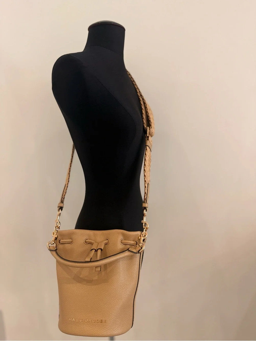 NWT Marc Jacobs groove bucket bag - iced coffee